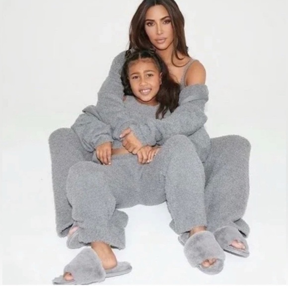 SKIMS Shoes - Skims Plushfuzzy Slippers